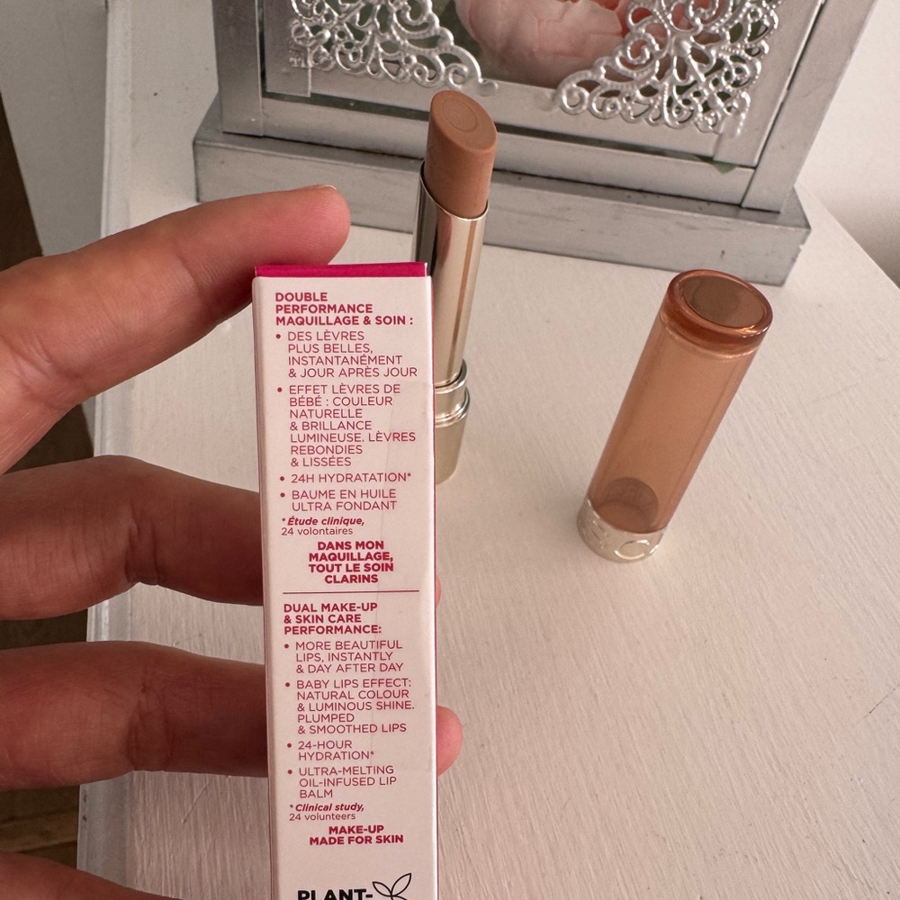 CLARINS LIP OIL BALM WITH A TRIO OF PLANT OILS 2.9 G/0.1 OZ. #04 ALMOND - Picture 7 of 11